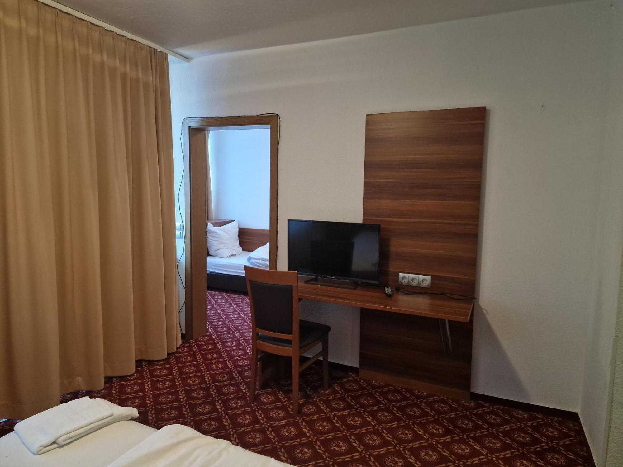Vierbettzimmer mit Balkon